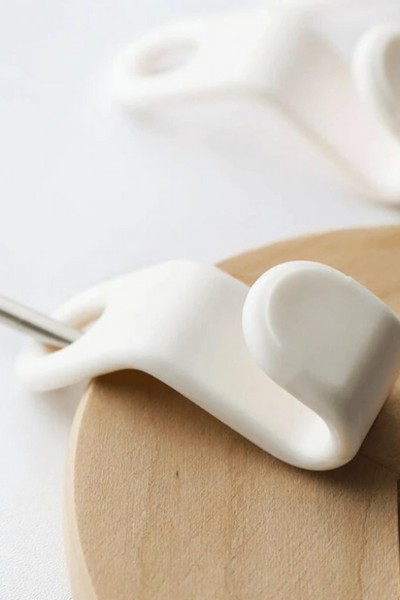 Haczyk zaczepiony na wieszaku