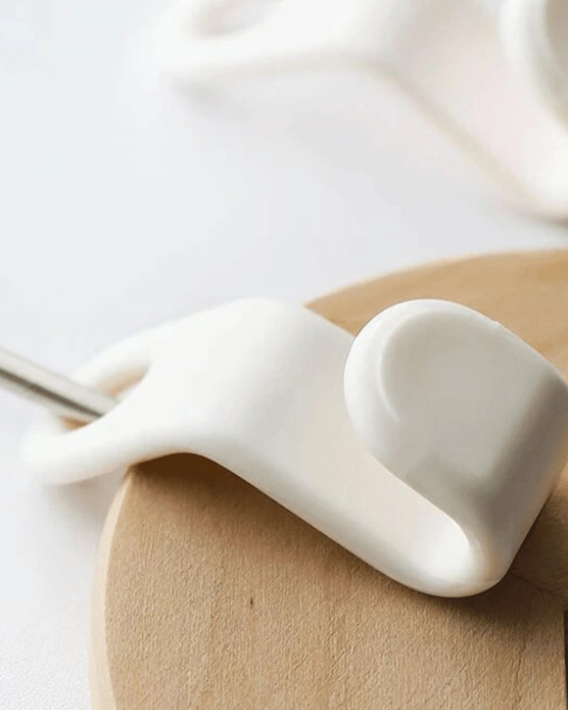 Haczyk zaczepiony na wieszaku