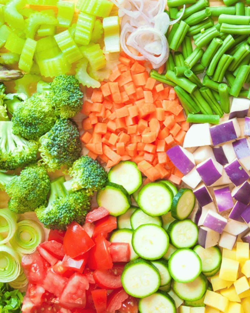 Warzywa i owoce pokrojone dzięki krajalnicy