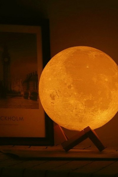 Lampka świecąca na pomarańczowo