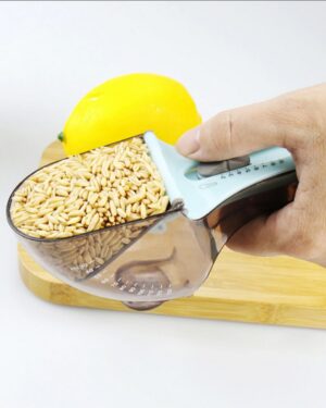 Odmierzanie kaszy za pomocą łyżeczki