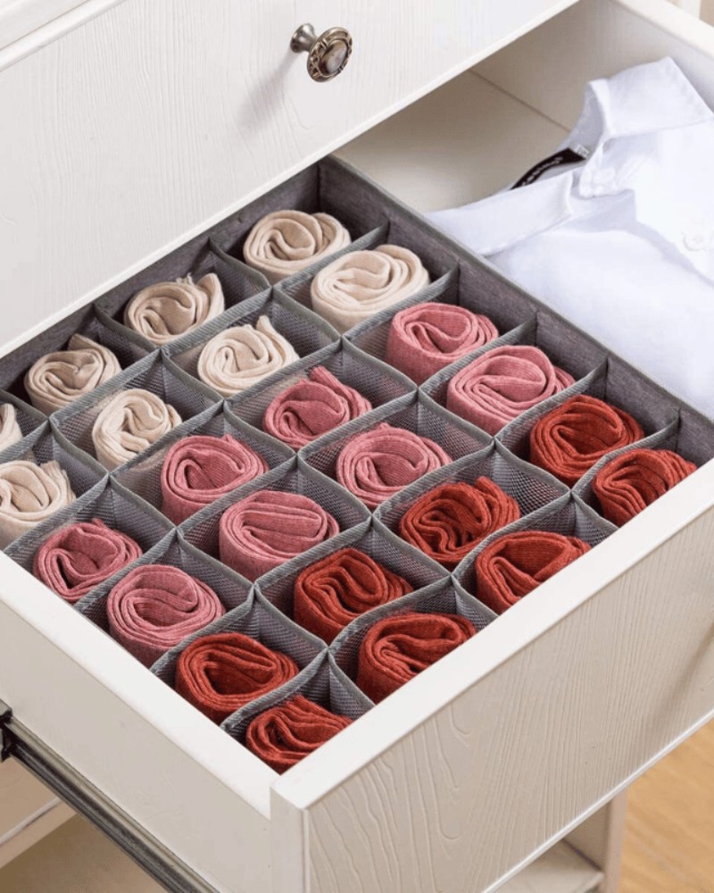 Organizer w szufladzie z bielizną