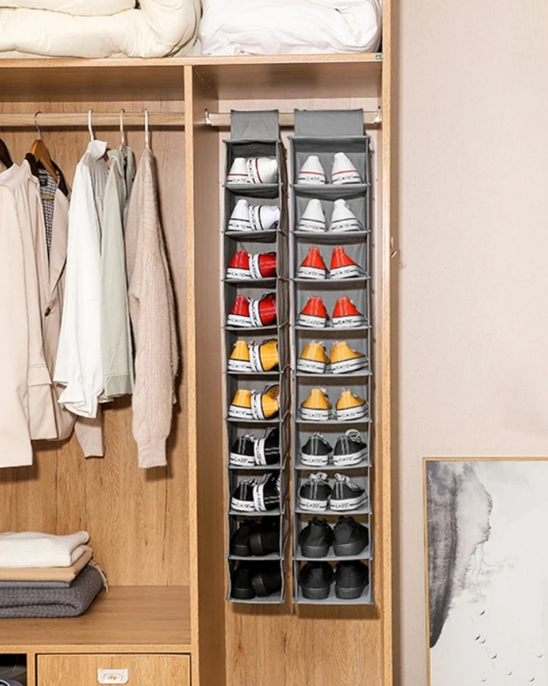 2 organizery zawieszone w szafie