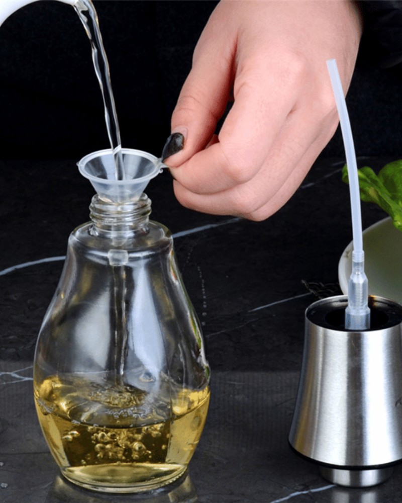 Spryskiwacz dozownik do oleju oliwy octu 200 ml Napełnianie pojemnika spryskiwacza