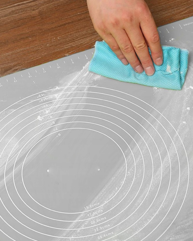 Stolnica duża nie przywierająca silikonowa 64x45 cm Czyszczenie stolnicy silikonowej szmatką