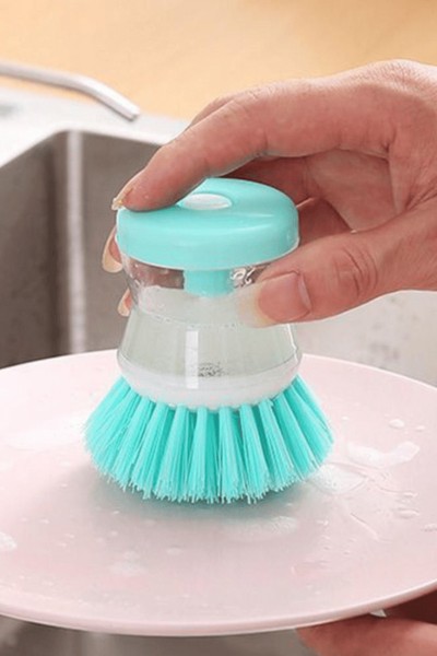 Szczotka do mycia naczyń z pojemnikiem na płyn