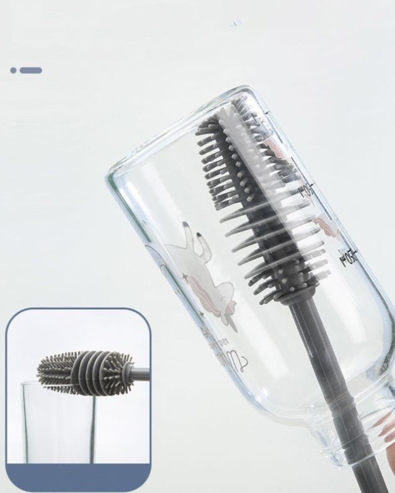 Mycie szklanki szczotką silikonową