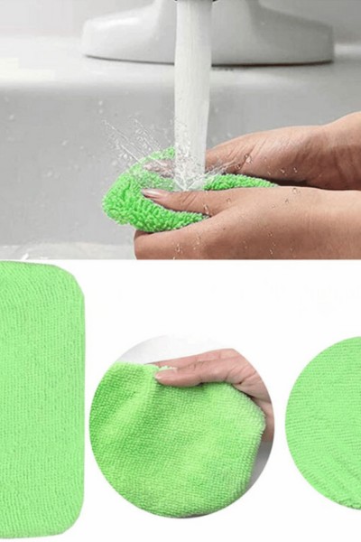 Mycie szmatki z mikrofibry wodą z kranu