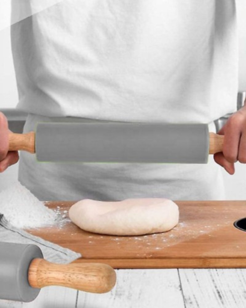 Wałkowanie ciasta wałkiem silikonowym
