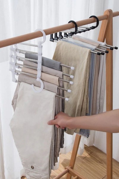 Wieszak na 5 par spodni składany biały i czarny na wieszaku