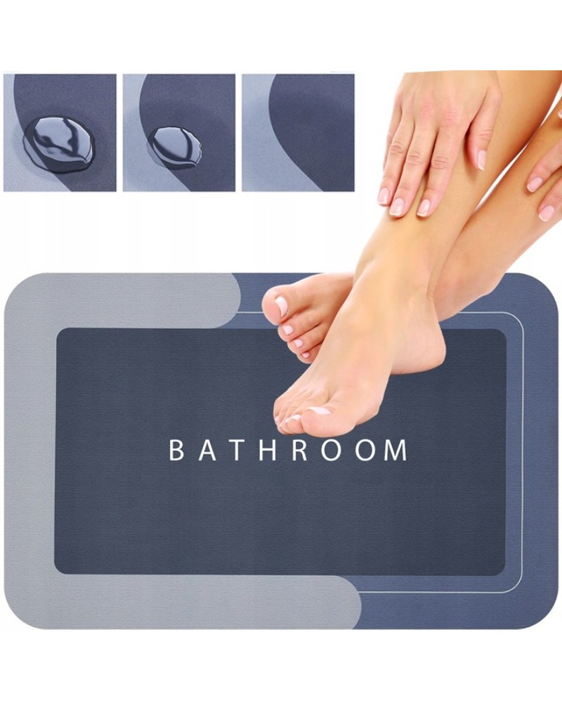 Mata dywanik łazienkowy szybkoschnący i nogi kobiety