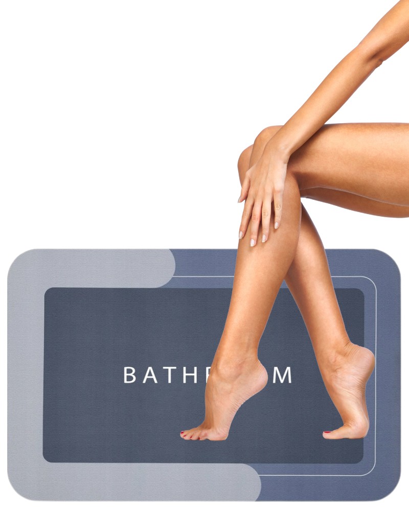 Mata dywanik łazienkowy szybkoschnący i nogi kobiety