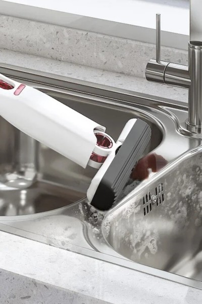 Czyszczenie zlewu mopem Super Swipe