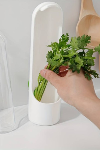 Herb Keeper to nie tylko funkcjonalność, ale także elegancki wygląd, który wkomponuje się w każdą kuchnię. Jego kompaktowy rozmiar sprawia, że znajdzie miejsce nawet w niewielkiej przestrzeni.