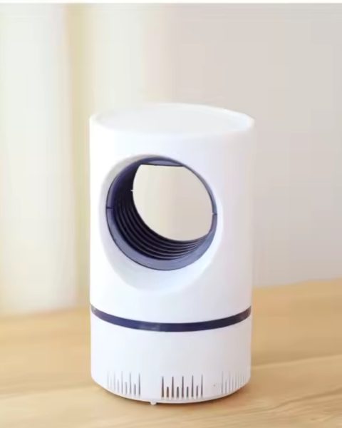 Dzięki tej lampie na muchy w końcu mogę spokojnie gotować i jeść bez insektów w kuchni!